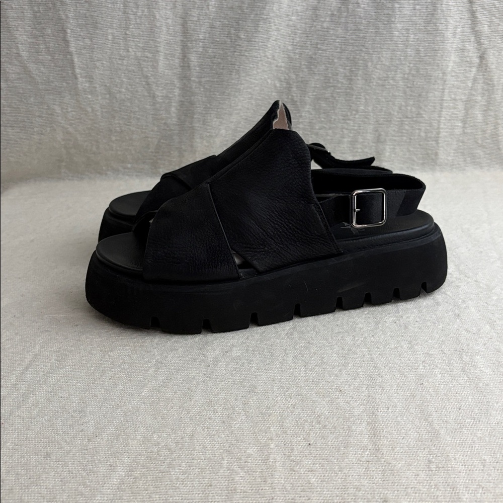 Lofina Chunky Leather Platform Wedge Sandal - Picture 3 of 8